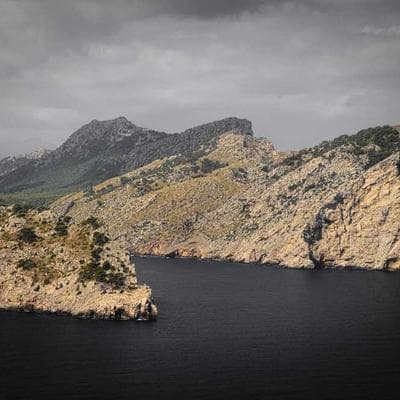 Металева пляшка для води